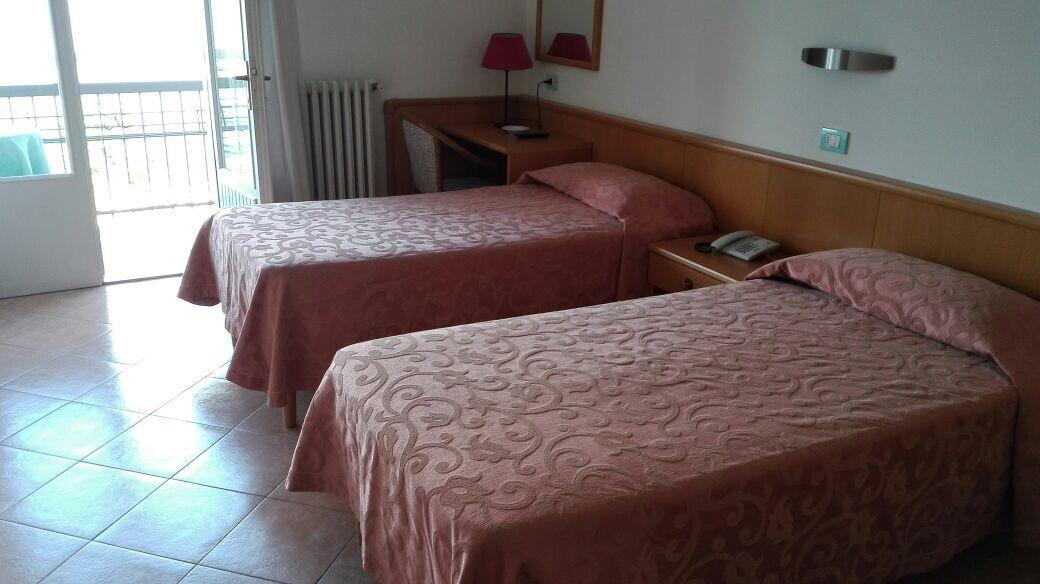 Piccolo Hotel Direkt Am See Brenzone sul Garda Ngoại thất bức ảnh
