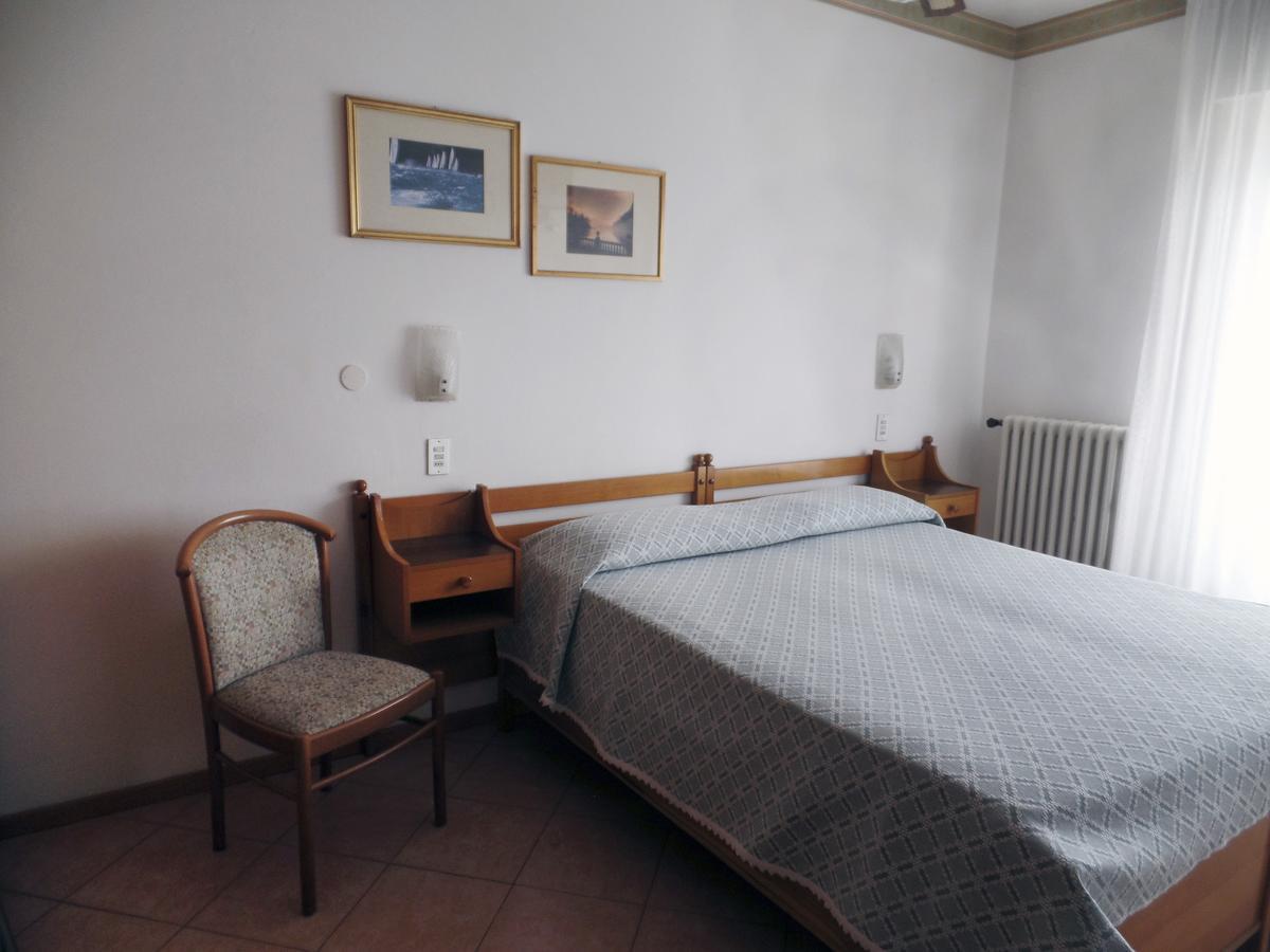Piccolo Hotel Direkt Am See Brenzone sul Garda Ngoại thất bức ảnh