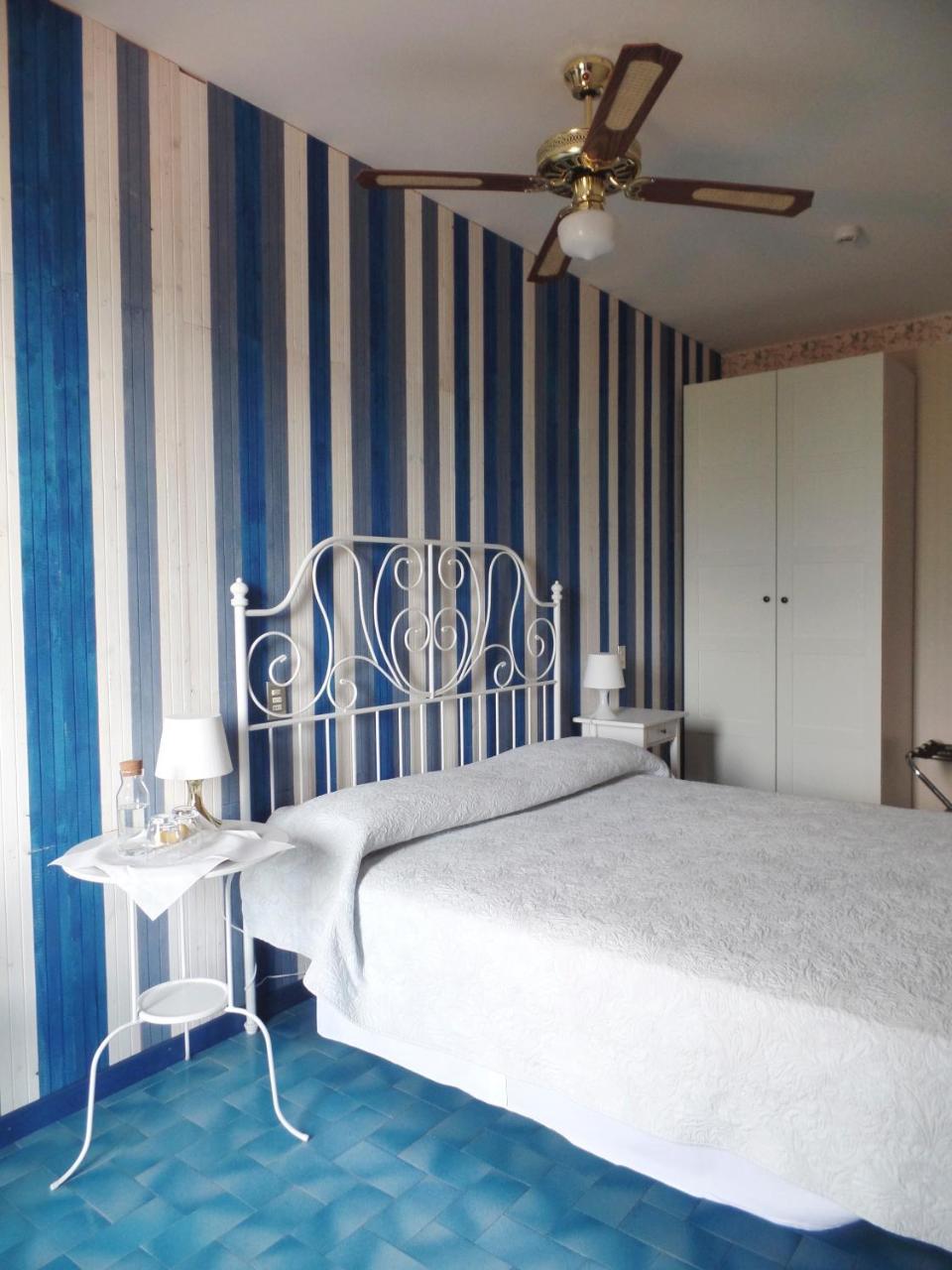 Piccolo Hotel Direkt Am See Brenzone sul Garda Ngoại thất bức ảnh